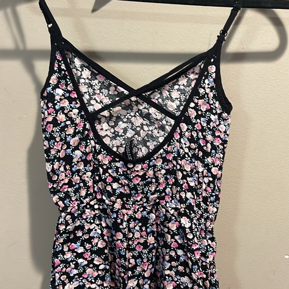 Divided by H&M Floral Romper with Pockets Size 2 - Picture 8 of 9